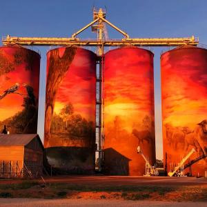 Silo Art & Outback Pubs Explorer